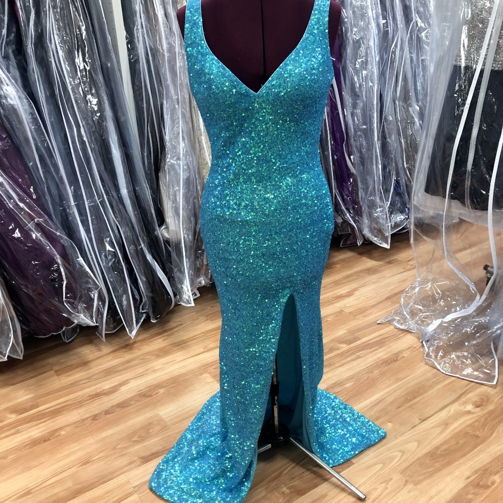 La Femme Gown size 8